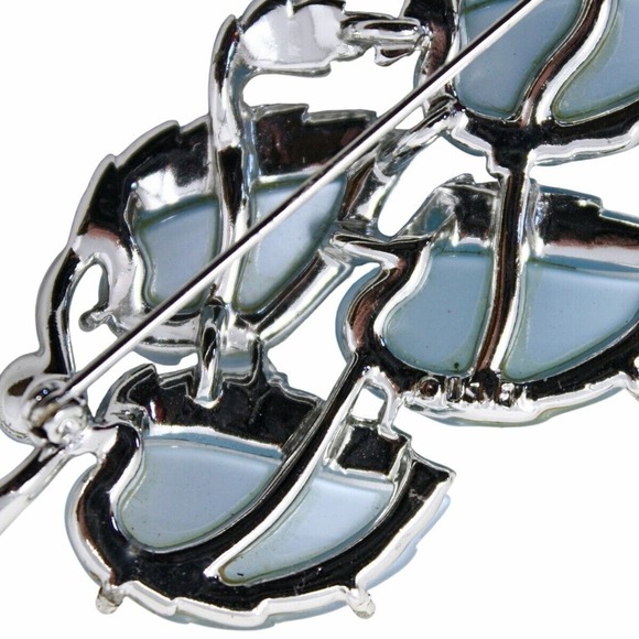 Vintage Signed Lisner Blue Lucite Thermoset and Enamel Leaf Pin 2 3/4" - Hey Viv - Picture 4 of 6